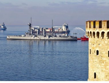 Εντυπωσίασε το Θ/Κ «Γ. Αβέρωφ» στον απόπλου του από την Θεσσαλονίκη (φωτό, βίντεο)